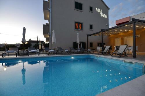 Villa Tećo - Moderne Apartments mit Pool und Meerblick