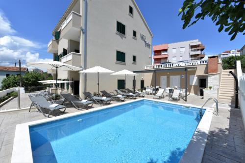 Villa Tećo - Moderne Apartments mit Pool und Meerblick