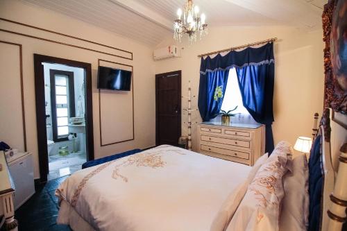 Katil atau katil-katil dalam bilik di Casa Nostra Boutique Hotel
