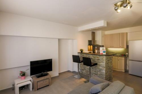 SUEDE 4 AP4210 By Riviera Holiday Homes