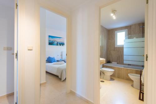 Kúpeľňa v ubytovaní RentAndHomes Marbella Golf Elviria