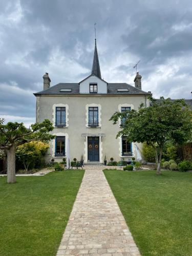 Κήπος έξω από το Clos Sanouva, Fougère
