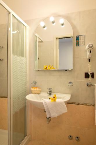 Ένα μπάνιο στο Hotel Pillon