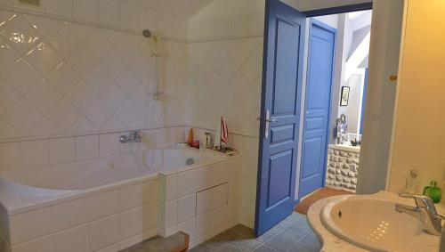 Kylpyhuone majoituspaikassa Mas du Petron