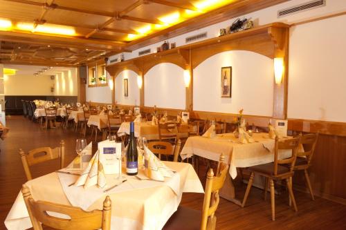 En restaurant eller et andet spisested på Weingut Hees - Landgasthof Zum Jäger aus Kurpfalz