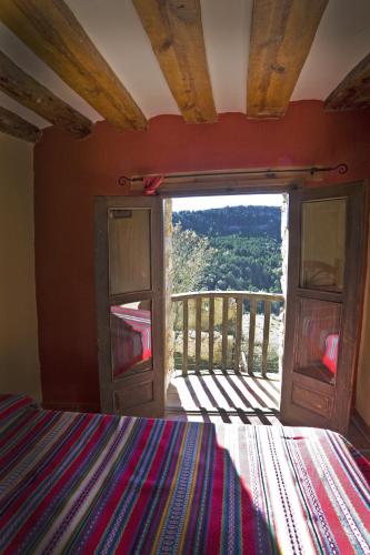 a bedroom with a bed and a window with a view at Casa La Mestra in Herbeset