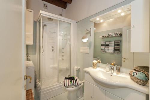 a white bathroom with a shower and a sink at Appartamenti Sofia & Marilyn in Castelfranco Veneto