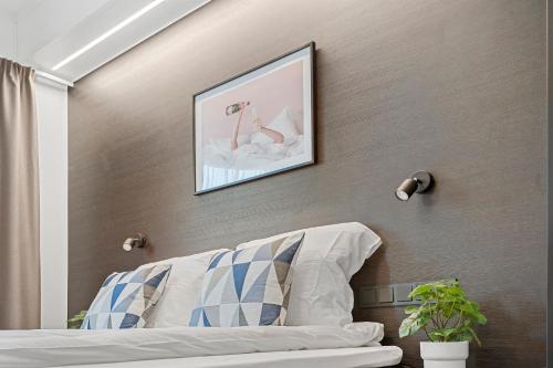 a bedroom with a bed and a picture on the wall at Aiden by Best Western Herning in Herning