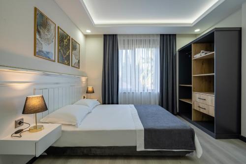 Postel nebo postele na pokoji v ubytování ELUXİO SUİTE HOTEL