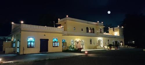 Edificio en el que se encuentra la habitación en casa particular