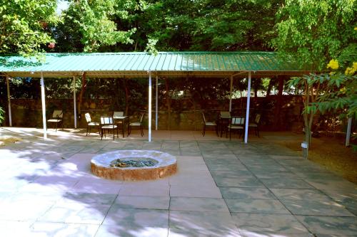 a patio with a fire pit in the middle at Madho Bagh in Sawāi Mādhopur