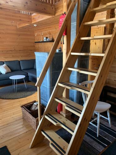 a wooden staircase in a tiny house at Yllästölli 2 A, Äkäslompolo in Kolari