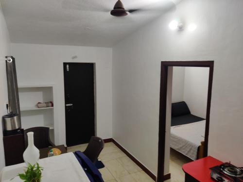 Ένα ή περισσότερα κρεβάτια σε δωμάτιο στο The Sea Shelter Home Stay