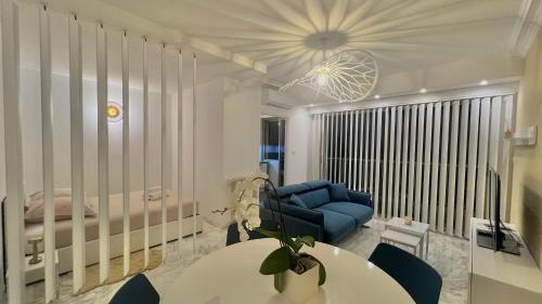 Posezení v ubytování SEAVIEWS BY JENNI MENTON, LA SUITE, Superbe Front de mer, top emplacement avec terrasse et parking!