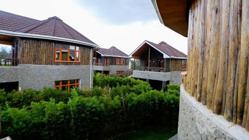 a row of houses with windows in a yard at Aberdare Prestige & Royal Cottages in Nanyuki