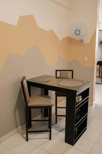 a desk with a chair in a room at Departamento Orellana 4 in Chetumal