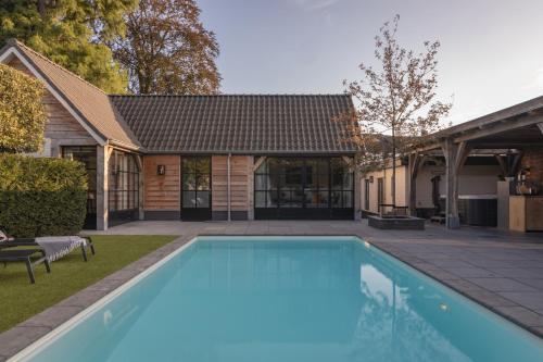 a swimming pool in the yard of a house at Sjiek Basiliek in Oudenbosch