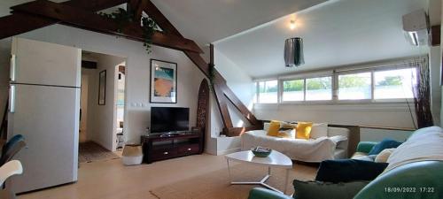 T5 3 jacuzzi 15mn tram C Bx la campagne en centre ville