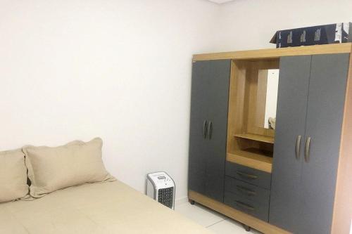 a bedroom with a bed and a dresser with a mirror at 202-FLAT-Espaço,conforto.È disso que você precisa! in Anápolis
