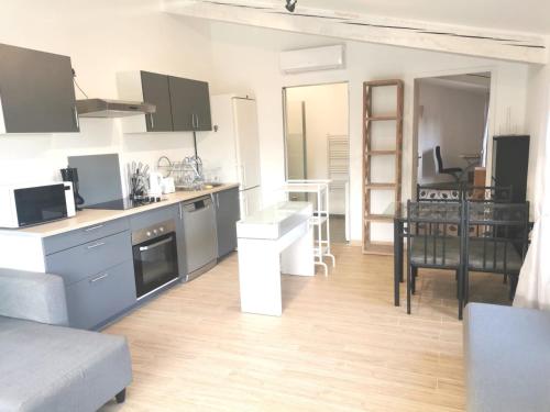 Photo de la galerie de l'établissement Maison indépendante avec piscine, 10min Avignon, à Pujaut