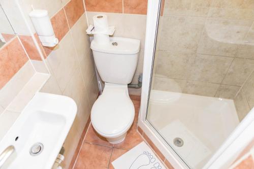 Un baño de Dolphin Hotel