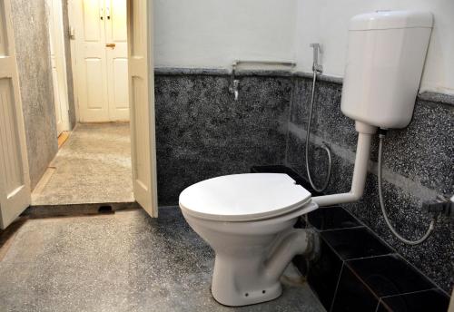 a bathroom with a white toilet in a room at Solan Retreat in Solan