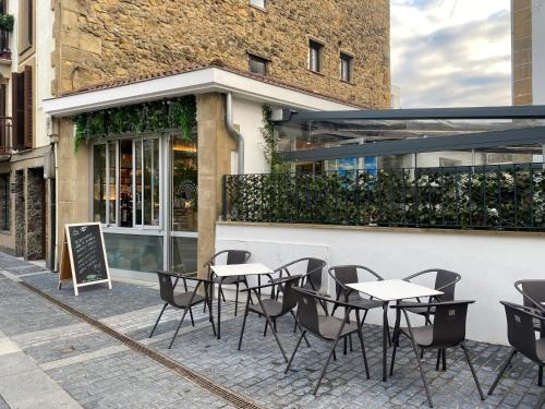 a group of tables and chairs outside of a restaurant at Zarautz Surf House in Zarautz