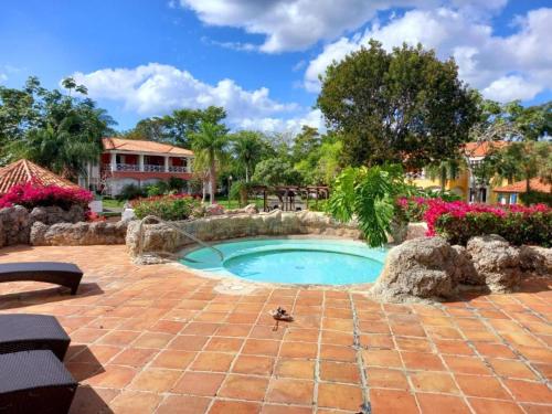 Bazén v ubytování Las Brisas, Juan Dolio, 3br, 2 Pools, Jacuzzi, Beach, Golf, 7 sleeps nebo v jeho okolí