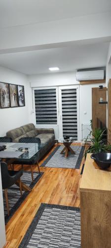 a living room with a couch and a table at Marinkovic stan na dan in Vranje