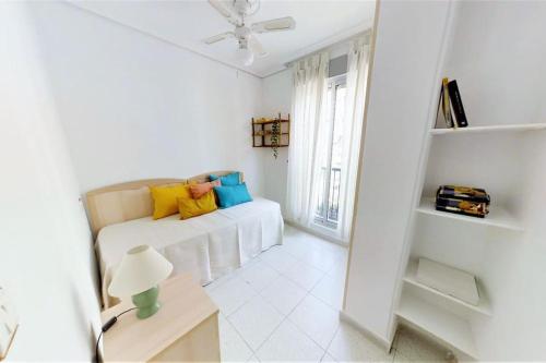 Posteľ alebo postele v izbe v ubytovaní Cozy 2 bed apartment Playa De Los Locos