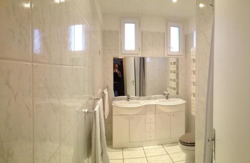Un baño de Residence Service Appart Hôtel