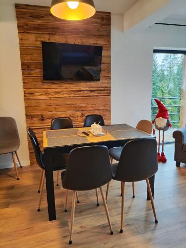 a dining room with a table and chairs at Przystanek Gorce in Nowy Targ