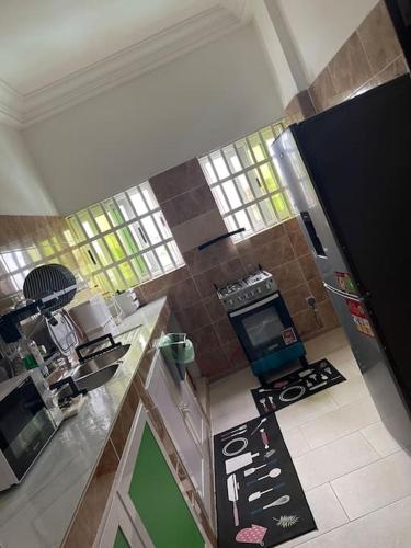an overhead view of a kitchen with a sink and a refrigerator at Superbe appartement cosy-chic in Cotonou