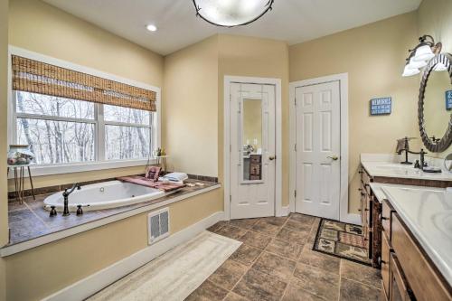een grote badkamer met een bad en een raam bij Glenville Serenity Lodge Cabin Lake Views! in Glenville