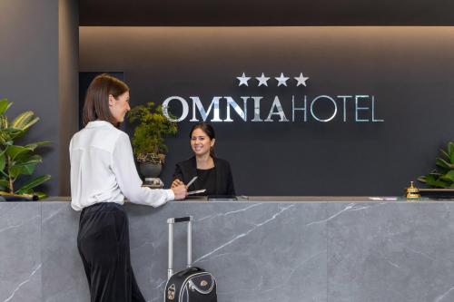 Clientes alojados en Hotel Omnia