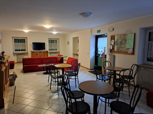 TV a/nebo společenská místnost v ubytování Villa San Carlo