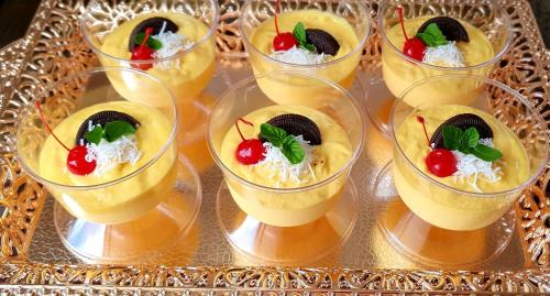 a tray of desserts in plastic cups on a table at La Gran Estancia Hotel Campestre in Chachagüí