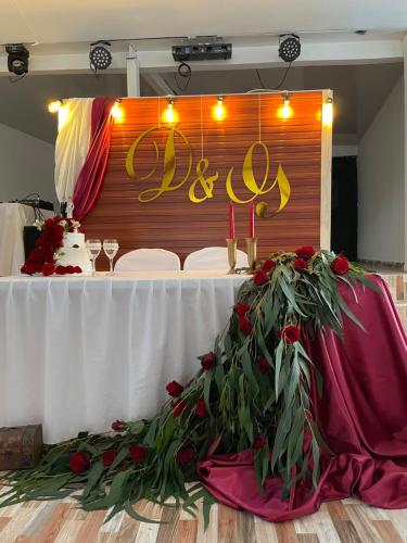 a table with a white table cloth and a cake at La Gran Estancia Hotel Campestre in Chachagüí