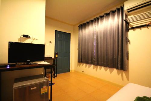 TV a/nebo společenská místnost v ubytování Lemonade Boutique Inn