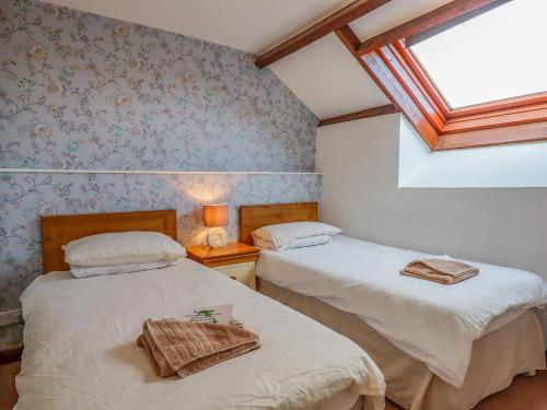 Postel nebo postele na pokoji v ubytování Acorn Cottage