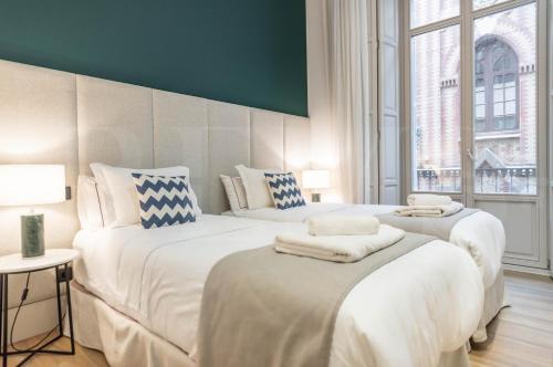Modern luxe apartment in the historic city center by REMS