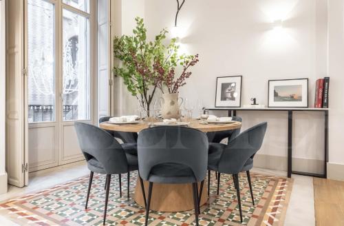 Modern luxe apartment in the historic city center by REMS