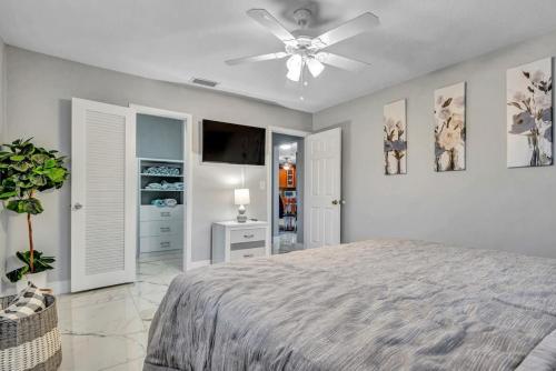 a bedroom with a bed and a ceiling fan at Three Bedroom Pool Home with Modern Interior Design in Coral Springs