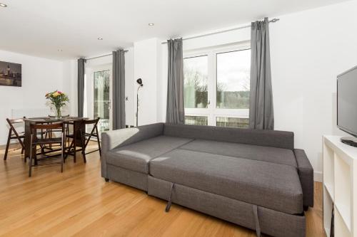 A seating area at Lovely 1-Bed Flat near 02 Arena 