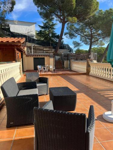 a group of chairs and tables on a patio at La Bruixa Rural in Dosríus