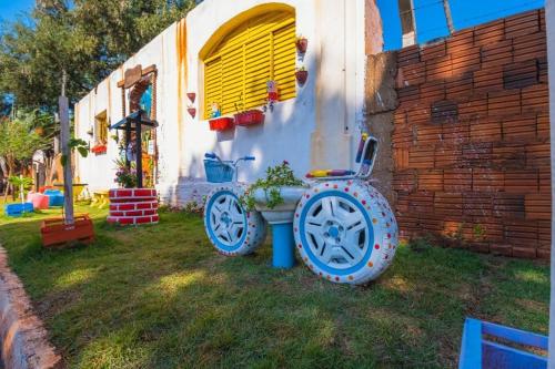 Κήπος έξω από το Casa com 2 suítes, cozinha completa , área de lazer, piscina infantil, 10 min do parque aquático