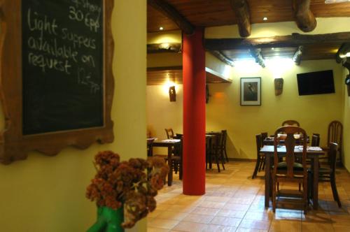 TV a/nebo společenská místnost v ubytování Hotel Posada San Marcos, Alájar