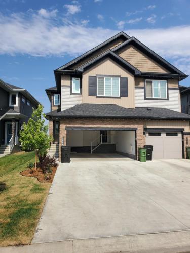 Cozy 1 bedroom basement side entrance, parking, ac