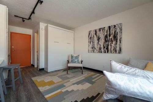 228 Spaces - Cedar Falls Micro-Apartment – Photos 4