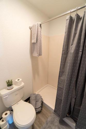 228 Spaces - Cedar Falls Micro-Apartment – Photos 5